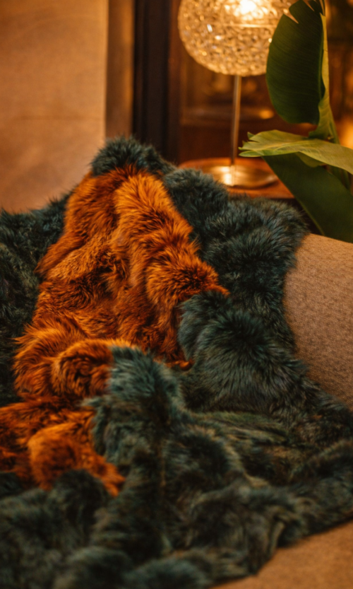 Fox bedspread in green-rust color