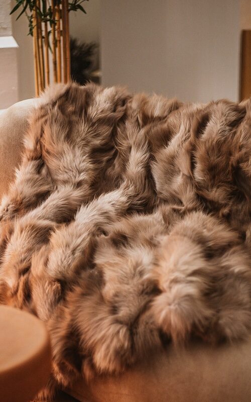 Róka ágytakaró szürkés bézs színben